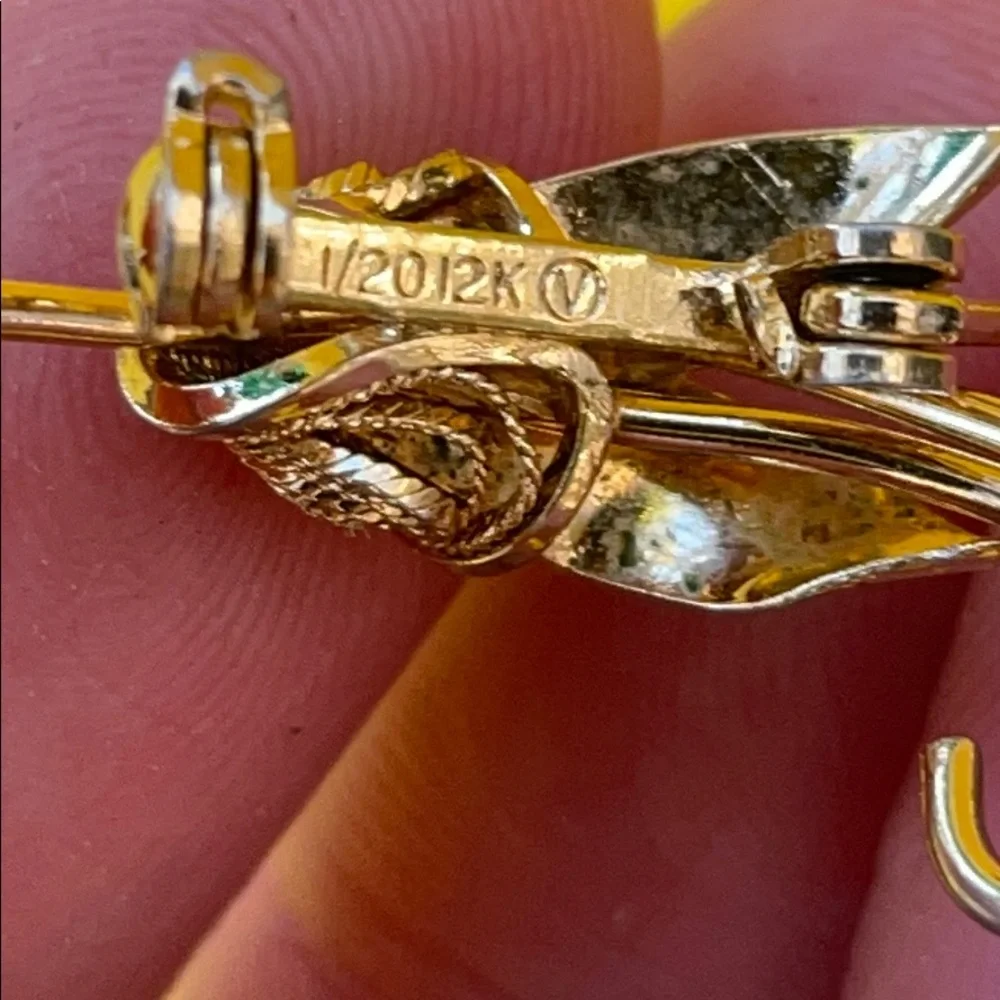 Antique gold brooch with turquoise